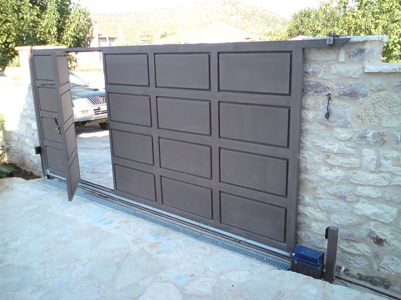 Γκαραζόπορτα συρόμενη λαμαρίνας